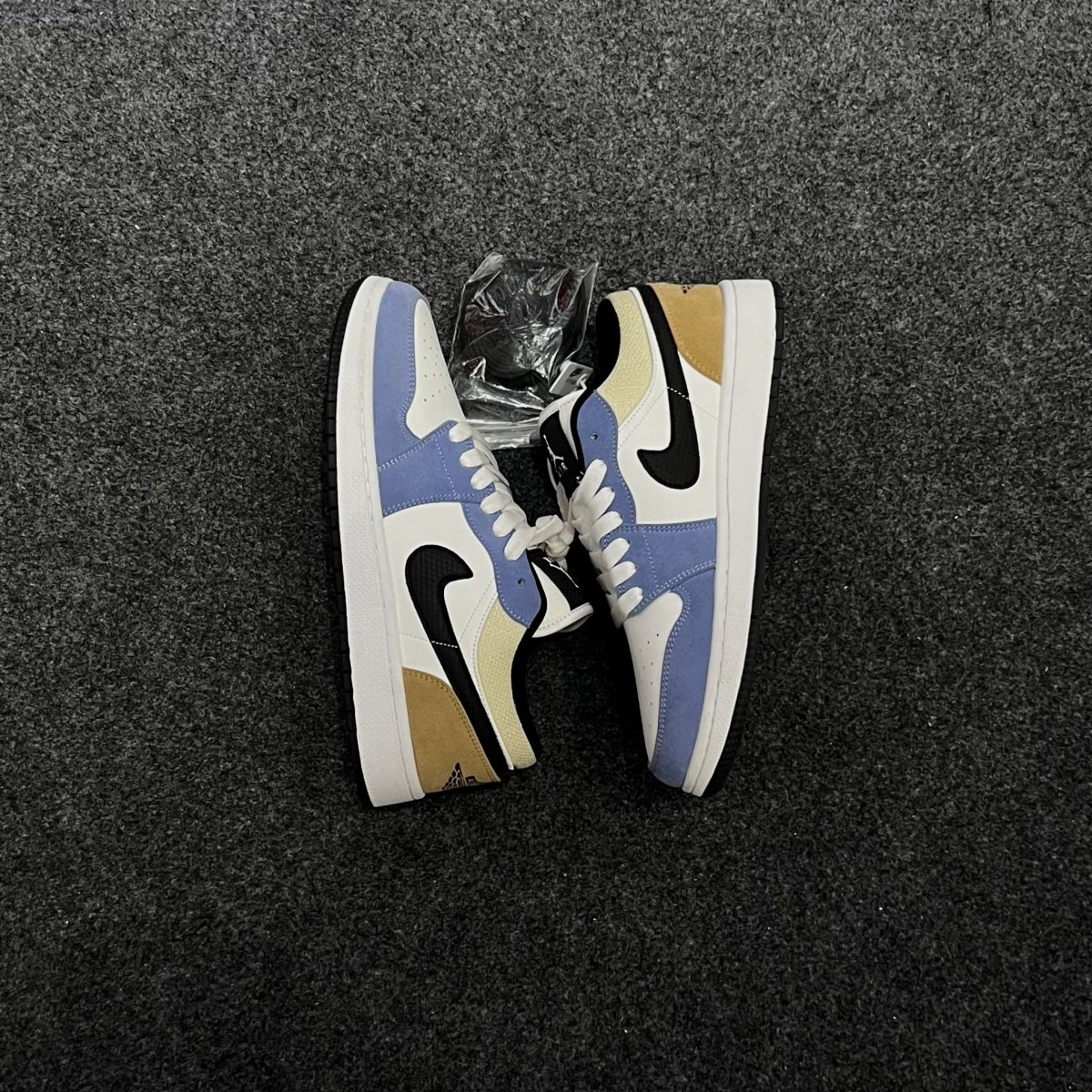 AJ1 LOW MULTI COLOUR (1:1 GRADE)