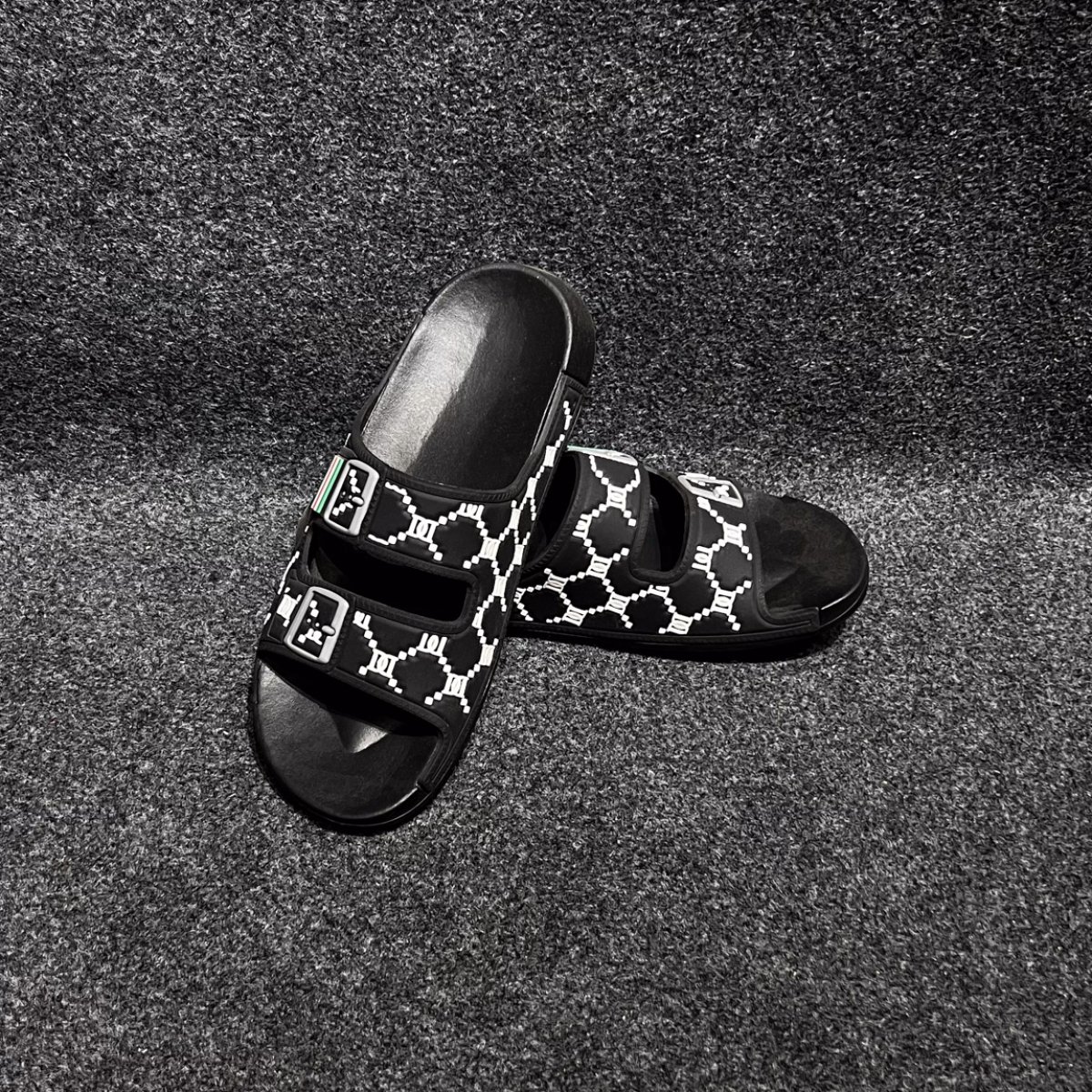 Slippers Black Geometric Print